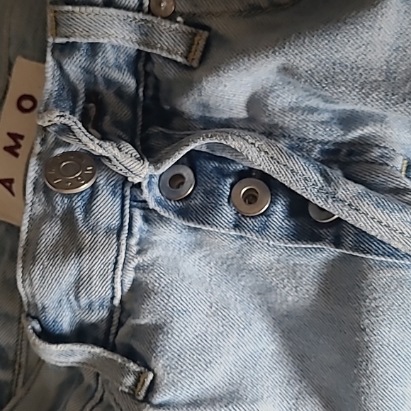 AMO Tomboy Crop in Forget Me Not wash. Size 25 - Picture 9 of 11
